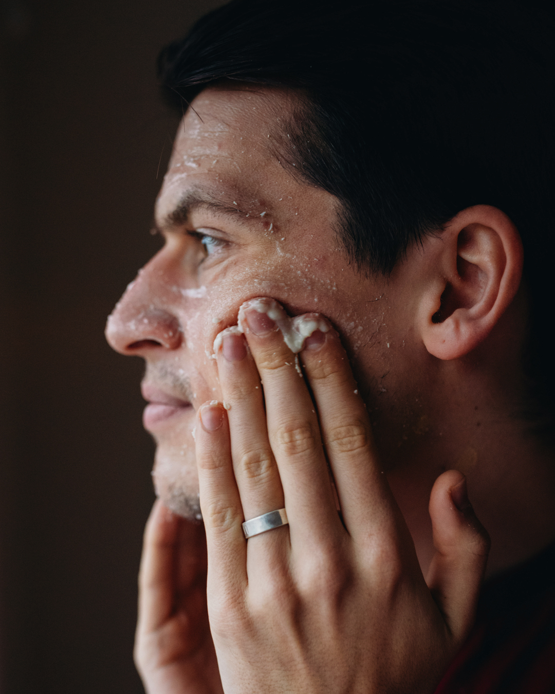 Physical vs. Chemical Exfoliation – which one is right for your&nbsp;skin?